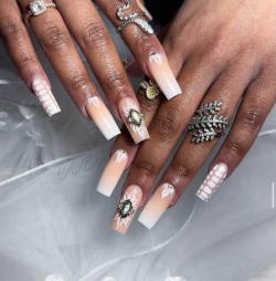 Cần Thợ Nails Làm Việc Tại Gainesville, Florida