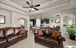 Cần Bán Tiệm Phở Và Nhà Ở Texas